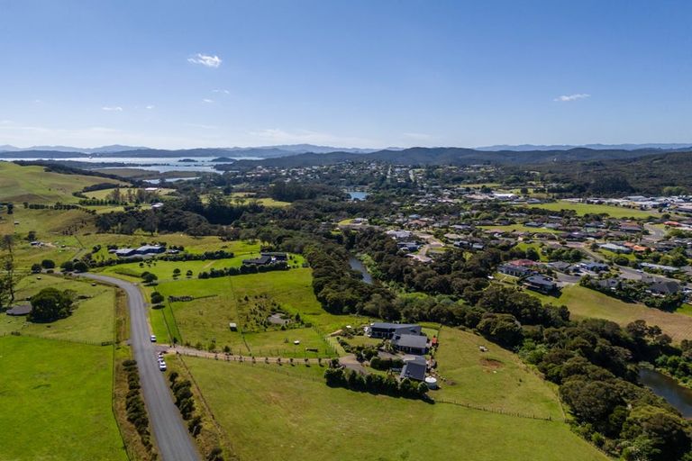 Photo of property in 65 Jamesons Esplanade, Haruru, 0204