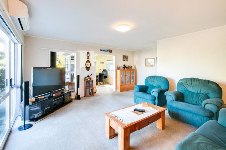 Photo of property in 16a Lowther Place, Taradale, Napier, 4112