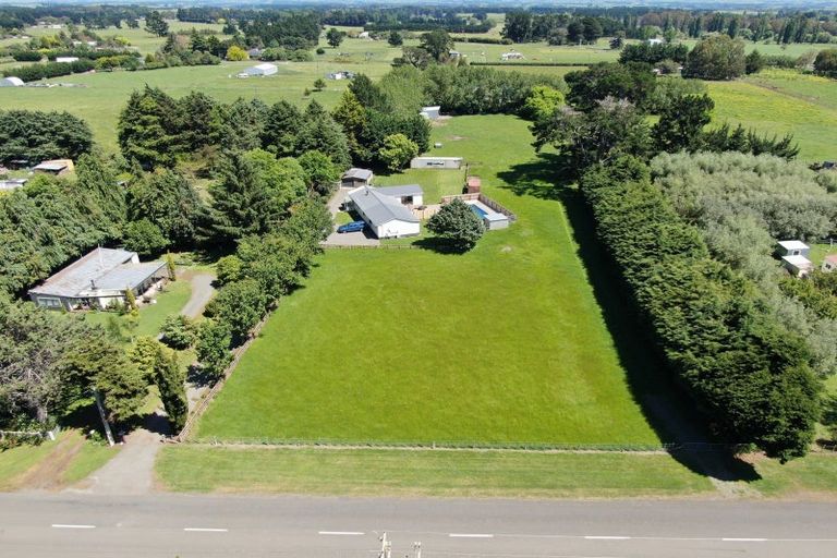 Photo of property in 17 Charlotte Street, Takapau, 4203