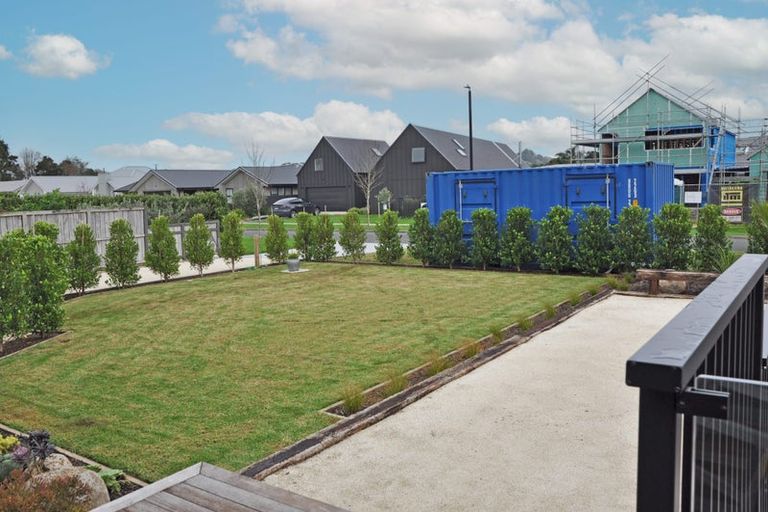 Photo of property in 52 Sandpiper Avenue, Point Wells, 0986