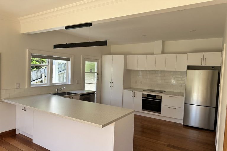 Photo of property in 8 Trelissick Crescent, Ngaio, Wellington, 6035