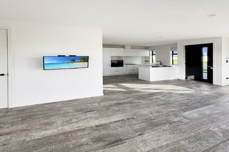 Photo of property in 16 Kelly Road, Riverhead, 0820