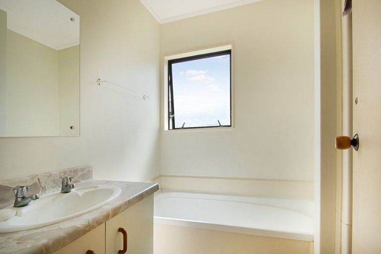 Photo of property in 1/215 Waitemata Drive, Ranui, Auckland, 0612