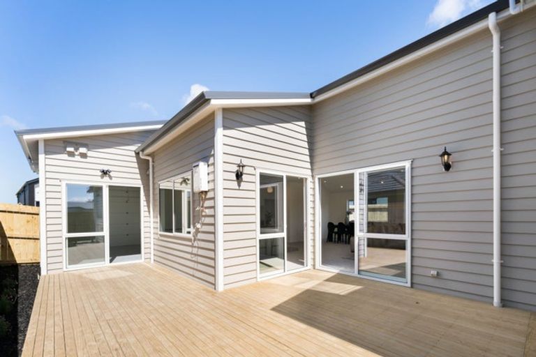 Photo of property in 17 Uatoto Road, Clarks Beach, 2122