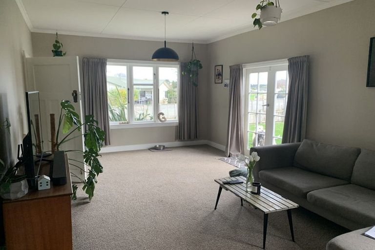 Photo of property in 1 Frood Street, Bulls, 4818