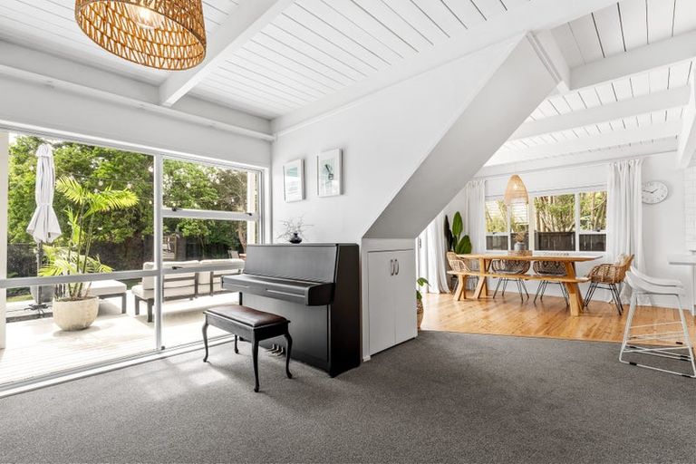 Photo of property in 122 Stanmore Bay Road, Stanmore Bay, Whangaparaoa, 0932