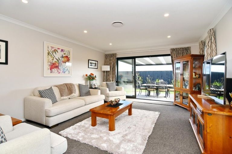 Photo of property in 6 Pembrook Close, Rangiora, 7400