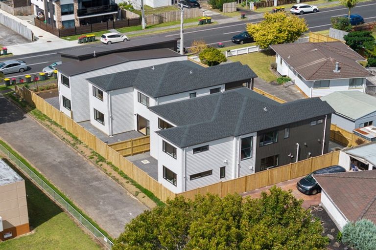 Photo of property in 60c Hutchinsons Road, Bucklands Beach, Auckland, 2014