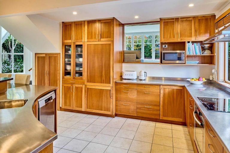 Photo of property in 10 Tui Road, Days Bay, Lower Hutt, 5013