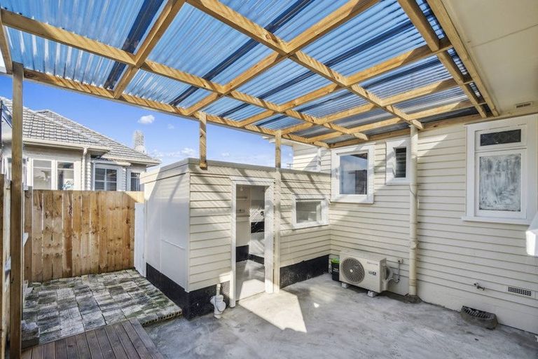 Photo of property in 22 Ranfurly Road, Papatoetoe, Auckland, 2104