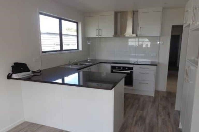 Photo of property in 12 Hamblyn Place, Ranui, Auckland, 0612