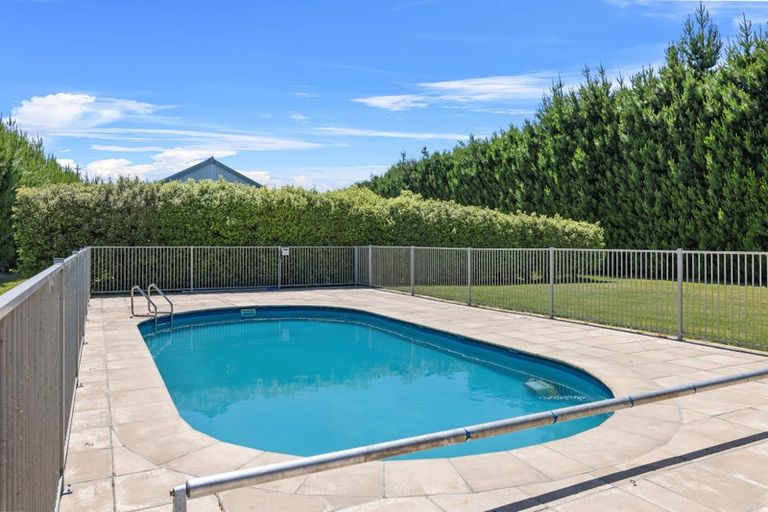 Photo of property in 586 Yaldhurst Road, Yaldhurst, Christchurch, 7676