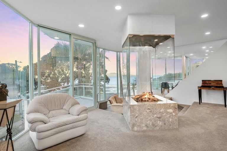 Photo of property in 1/9 The Esplanade, Castor Bay, Auckland, 0620