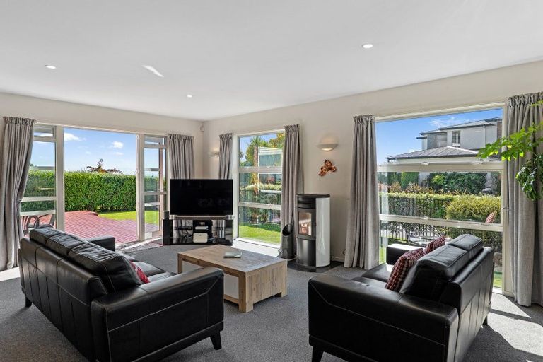 Photo of property in 18 Kenmure Drive, Huntsbury, Christchurch, 8022