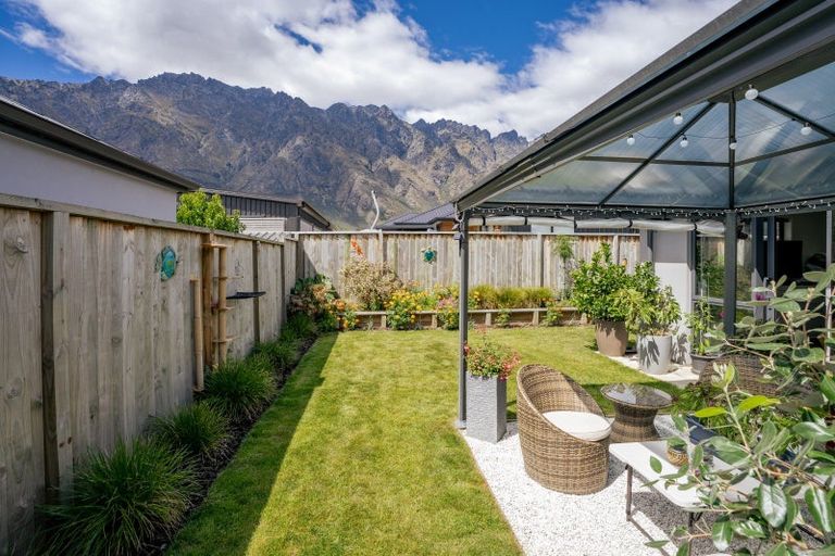 Photo of property in 39 Howden Drive, Jacks Point, 9371