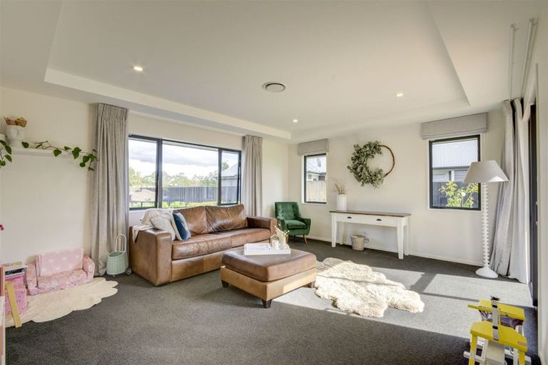 Photo of property in 19 Angus Place, Rangiora, 7400