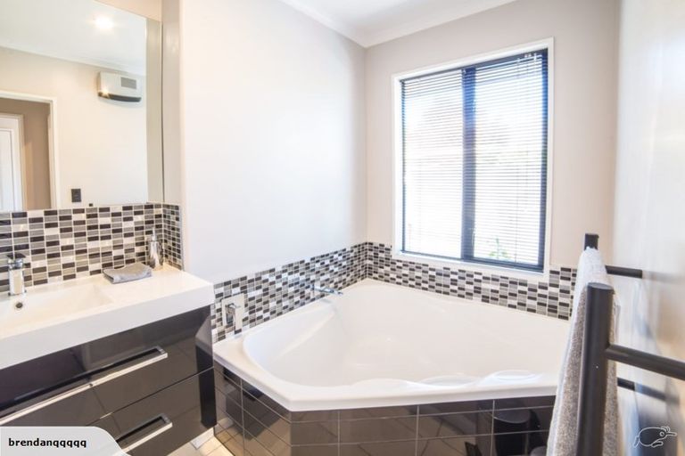 Photo of property in 3 Scarlet Lane, Redwood, Christchurch, 8051