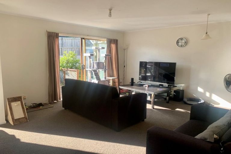 Photo of property in 2/62 Carlisle Road, Browns Bay, Auckland, 0630