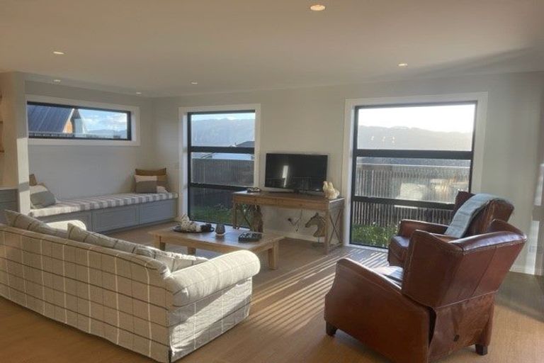 Photo of property in 14 Rotorua Grove, Aotea, Porirua, 5024