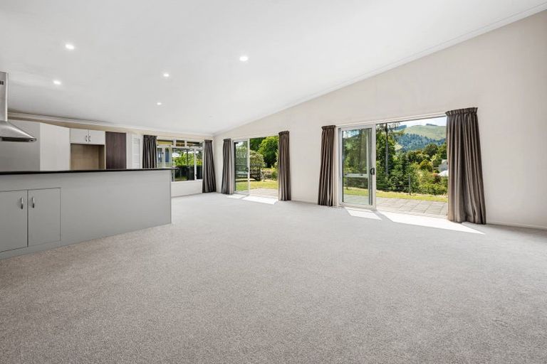 Photo of property in 2 Lakemere Way, Kinloch, Taupo, 3377