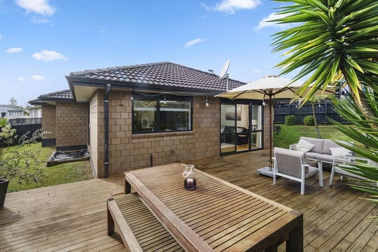 Photo of property in 4a Taipari Road, Te Atatu Peninsula, Auckland, 0610