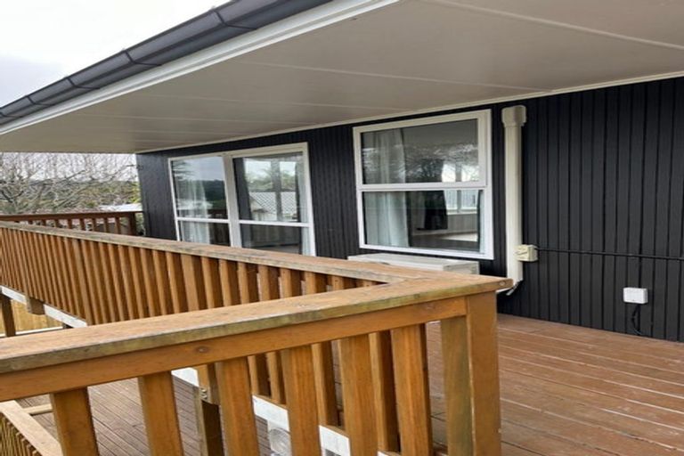 Photo of property in 2/75 Tramway Road, Beach Haven, Auckland, 0626