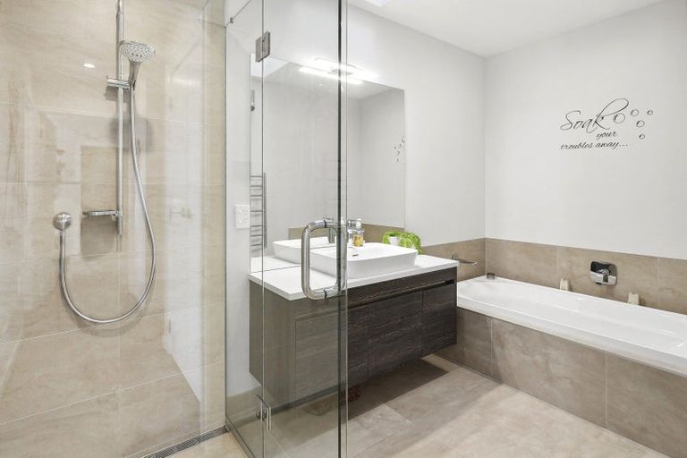 Photo of property in 35 Kirimoko Crescent, Wanaka, 9305