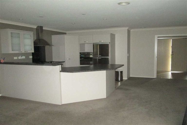 Photo of property in 16 San Clemento Way, Rototuna, Hamilton, 3210