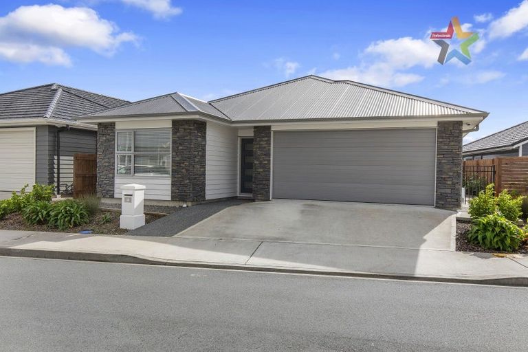 Photo of property in 5 Takapo Grove, Kelson, Lower Hutt, 5010