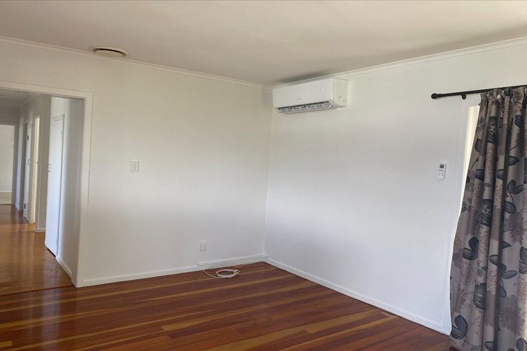 Photo of property in 24 Aotea Road, Glen Eden, Auckland, 0602