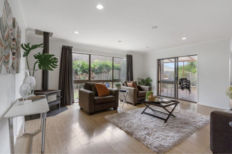 Photo of property in 4 Baronie Court, Half Moon Bay, Auckland, 2012