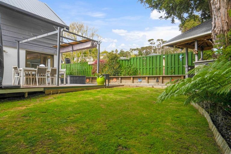 Photo of property in 2/5 Eugen Place, Bayview, Auckland, 0629