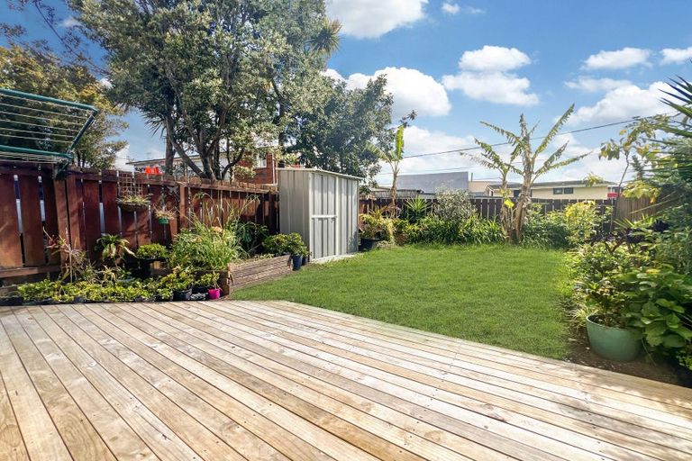 Photo of property in 6/351 West Coast Road, Glen Eden, Auckland, 0602