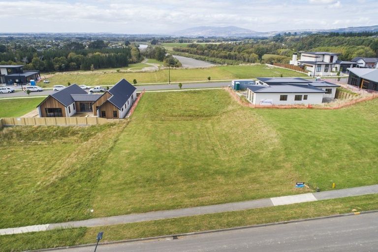 Photo of property in 44 Vaucluse Heights, Fitzherbert, Palmerston North, 4410