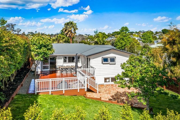 Photo of property in 70 Blakeborough Drive, Forrest Hill, Auckland, 0620
