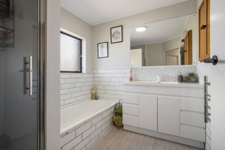 Photo of property in 2 Stokes Road, Tahawai, Katikati, 3170