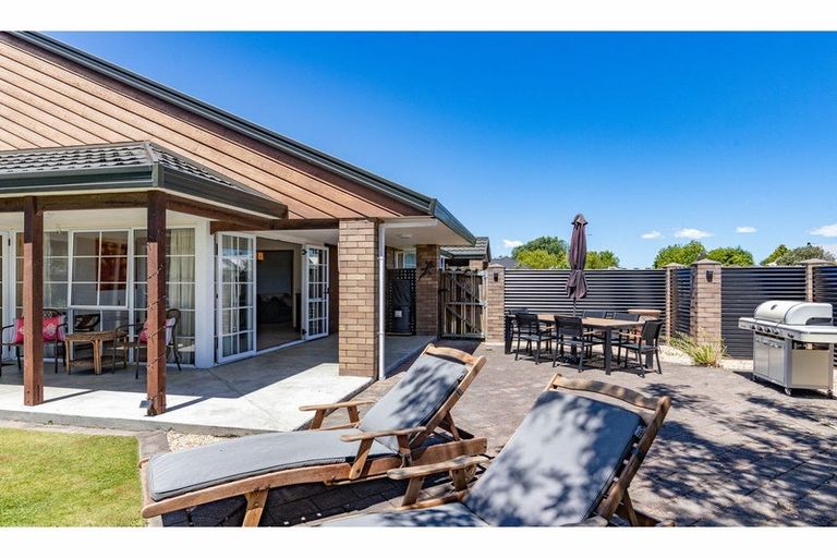 Photo of property in 2 Hinton Place, Rangiora, 7400