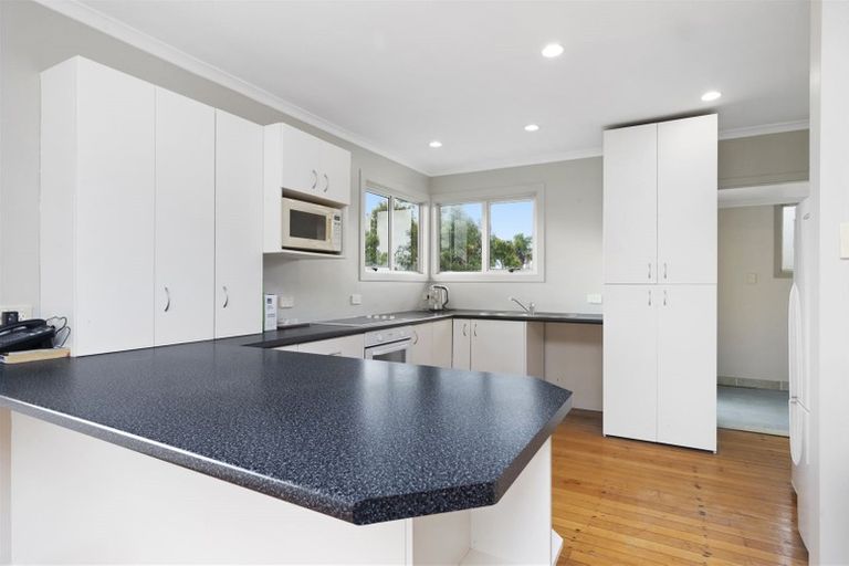 Photo of property in 8 Collingwood Road, Waiuku, 2123