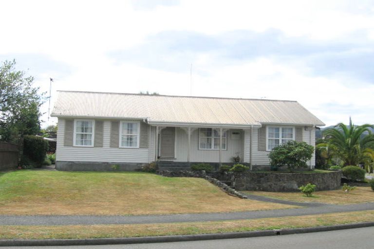 Photo of property in 13 Brightwater Crescent, Totara Park, Upper Hutt, 5018