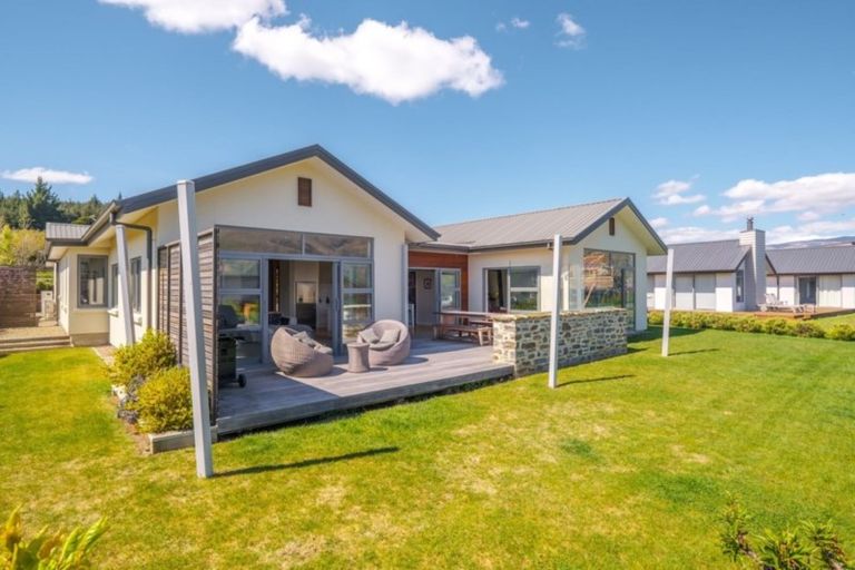 Photo of property in 11 Urquhart Place, Wanaka, 9305