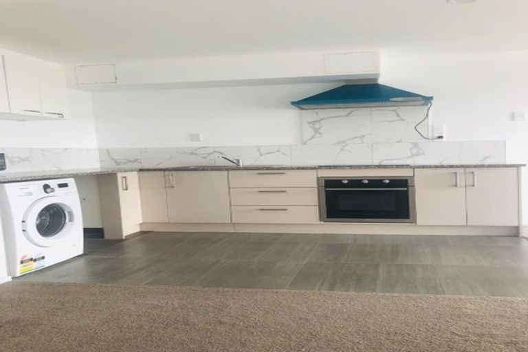 Photo of property in 21a Cityview Place, Massey, Auckland, 0614