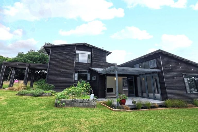 Photo of property in 68 Rame Road, Greenhithe, Auckland, 0632