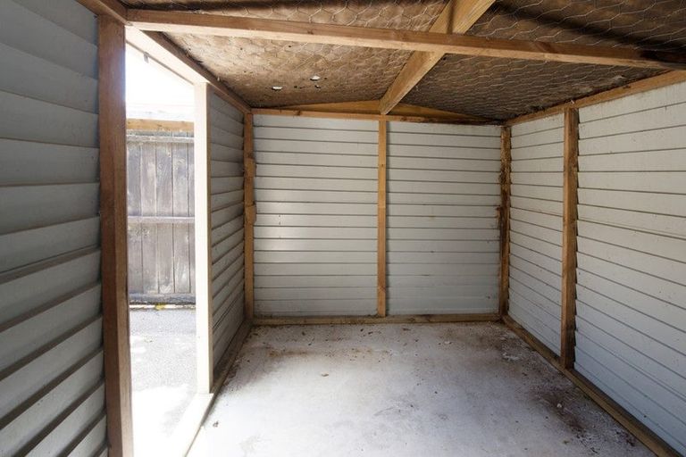 Photo of property in 1 Neta Grove, Henderson, Auckland, 0612