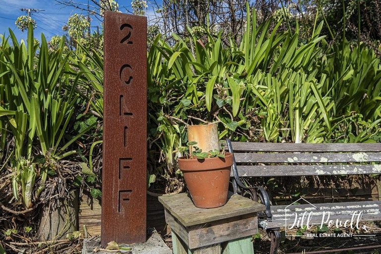 Photo of property in 2 Cliff Street, Pahi, Paparoa, 0571