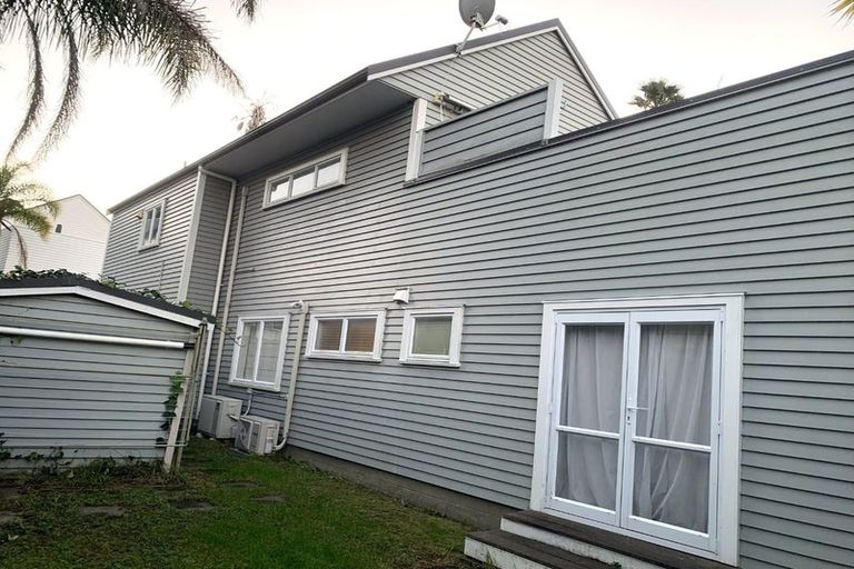 Photo of property in 123a Hobsonville Road, West Harbour, Auckland, 0618