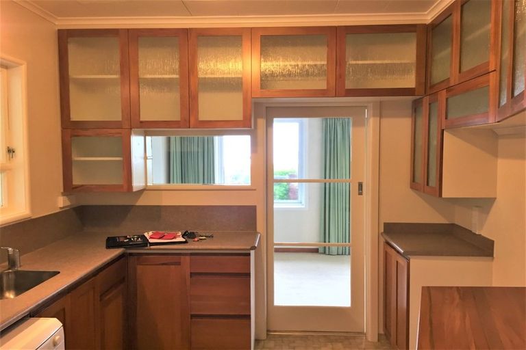 Photo of property in 74 Dowse Drive, Maungaraki, Lower Hutt, 5010