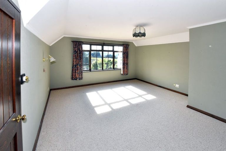 Photo of property in 32 Honeystone Street, Helensburgh, Dunedin, 9010