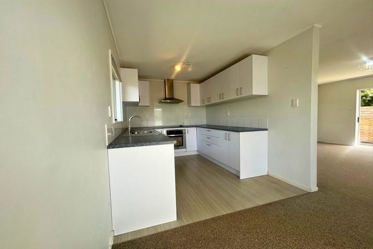 Photo of property in 100a Astley Avenue, New Lynn, Auckland, 0600