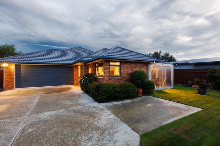 Photo of property in 14 Lorenzo Place, Kelvin Grove, Palmerston North, 4414