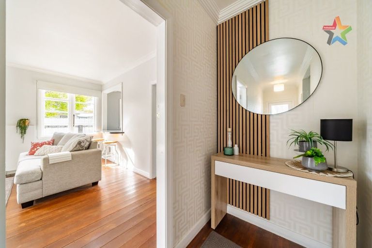 Photo of property in 10 Golf Road, Manor Park, Lower Hutt, 5019